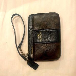 Coach wristlet, original and barely used with no marks or wear